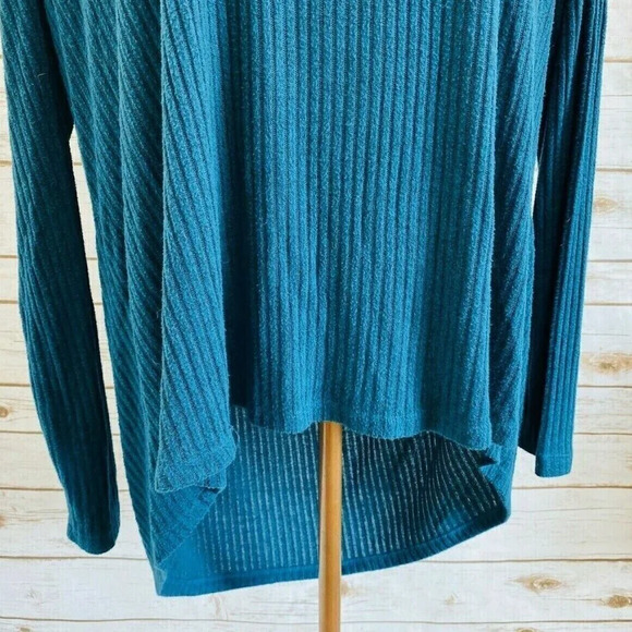 MONDAY Women Long Sleeve Pullover Turtleneck Green Asymmetrical Hem Top Sz M/L - Picture 3 of 11
